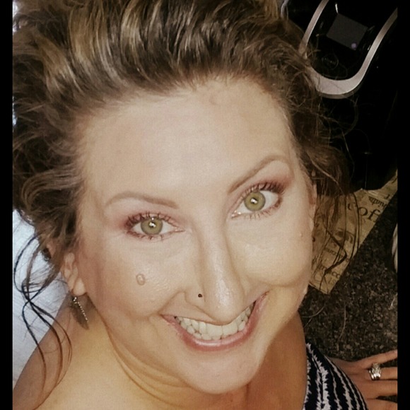 Meet your Posher, Deanna - Picture 1 of 1